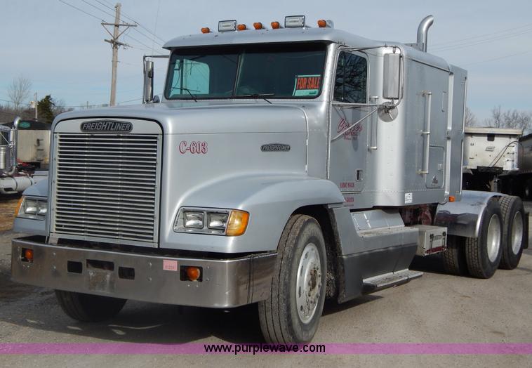 image for item G9355 1991 Freightliner FC70 Cargo semi truck
