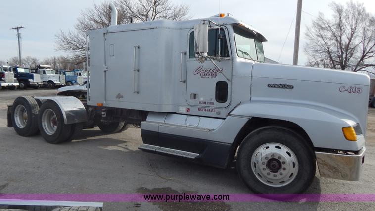 image for item G9355 1991 Freightliner FC70 Cargo semi truck