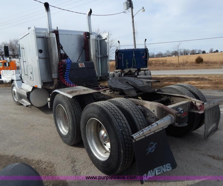 image for item G9355 1991 Freightliner FC70 Cargo semi truck