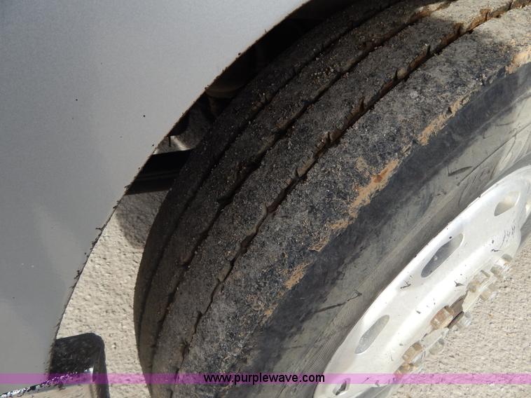 image for item G9355 1991 Freightliner FC70 Cargo semi truck