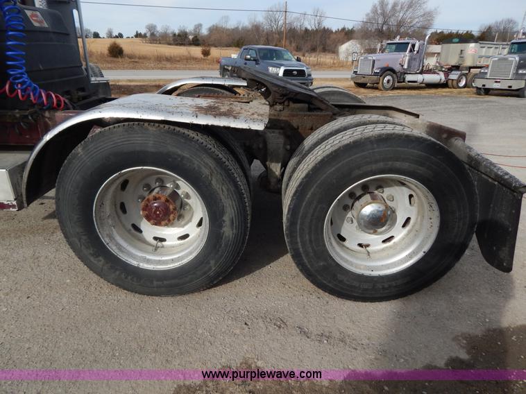 image for item G9355 1991 Freightliner FC70 Cargo semi truck