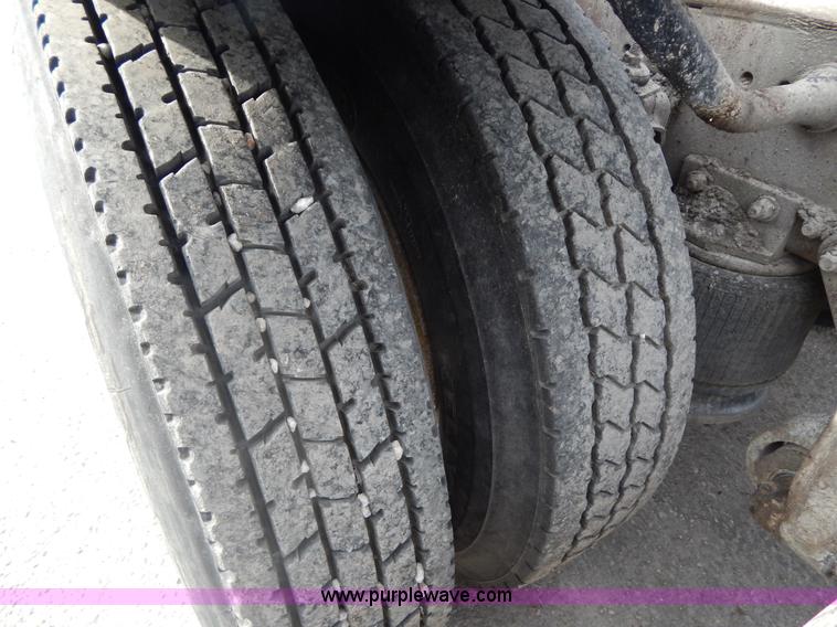 image for item G9355 1991 Freightliner FC70 Cargo semi truck