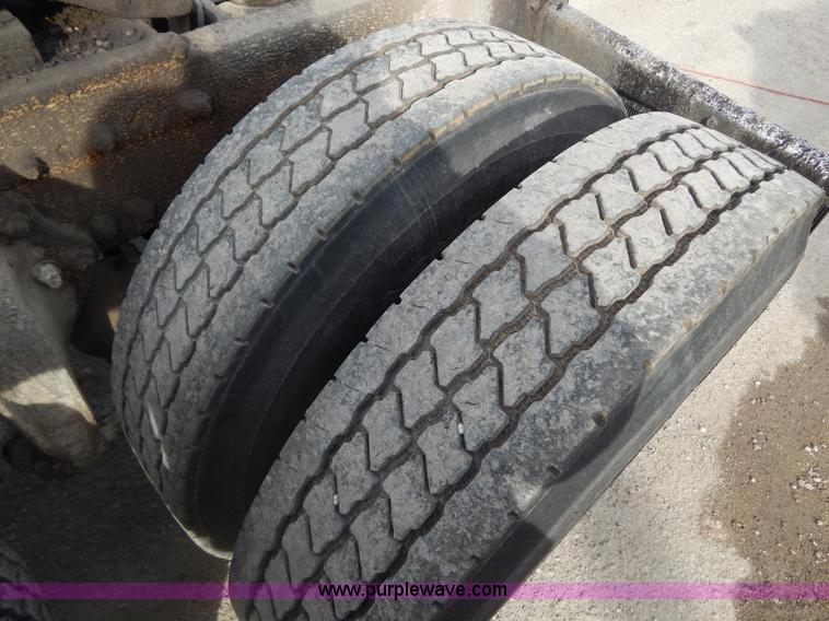 image for item G9355 1991 Freightliner FC70 Cargo semi truck