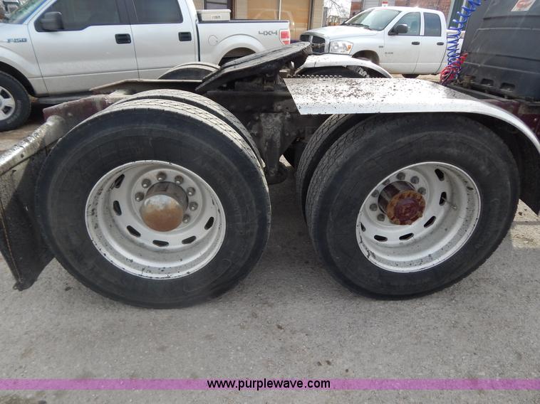 image for item G9355 1991 Freightliner FC70 Cargo semi truck