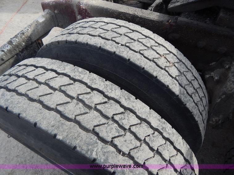 image for item G9355 1991 Freightliner FC70 Cargo semi truck