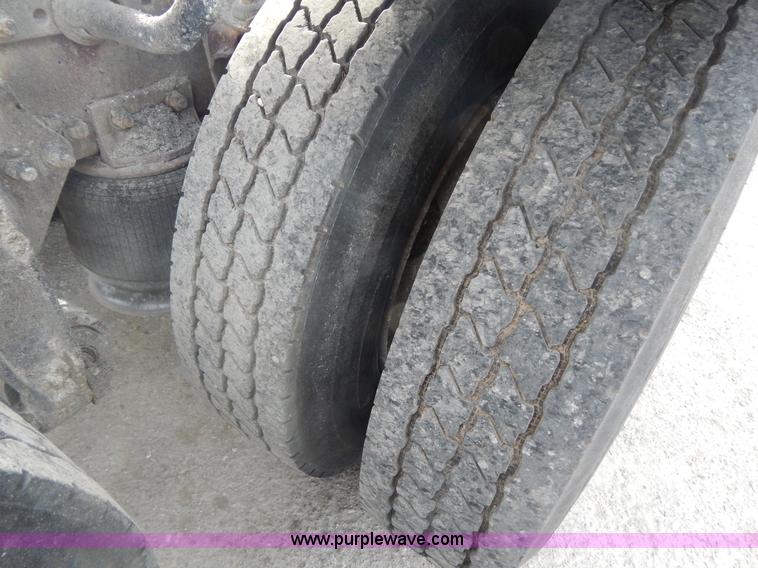 image for item G9355 1991 Freightliner FC70 Cargo semi truck