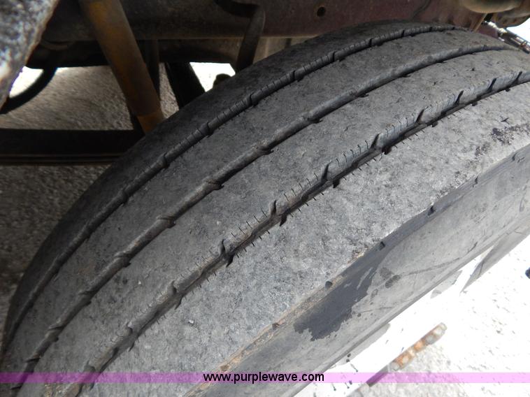 image for item G9355 1991 Freightliner FC70 Cargo semi truck