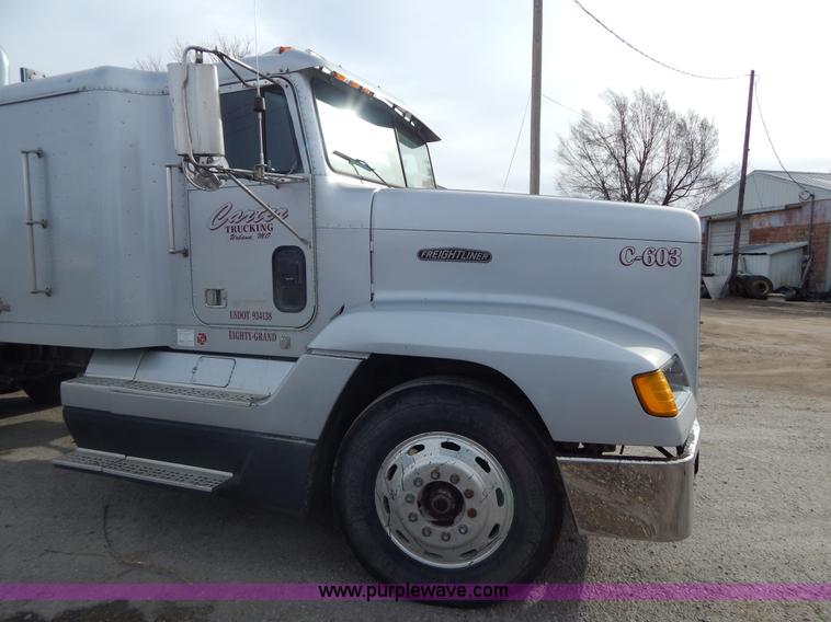 image for item G9355 1991 Freightliner FC70 Cargo semi truck