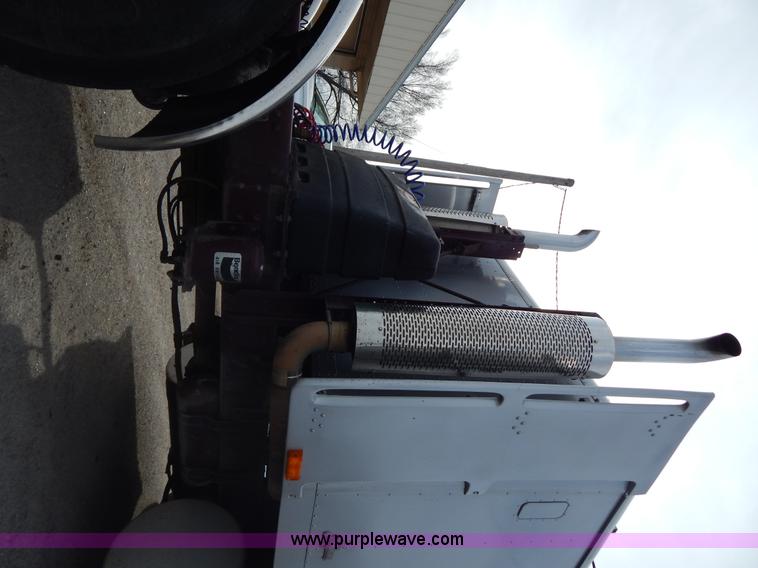 image for item G9355 1991 Freightliner FC70 Cargo semi truck