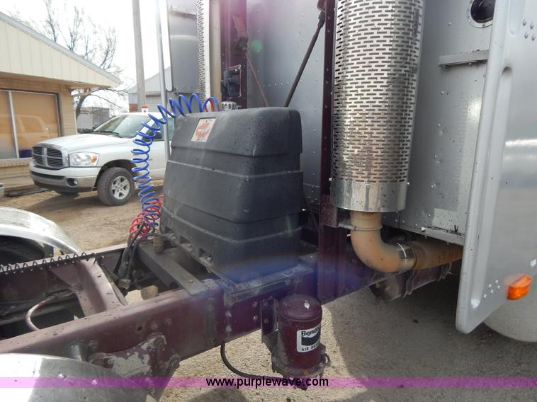 image for item G9355 1991 Freightliner FC70 Cargo semi truck