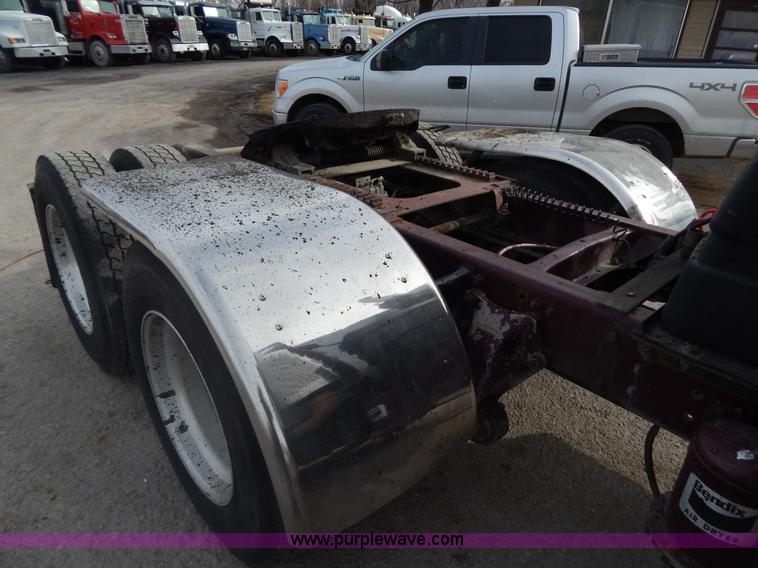 image for item G9355 1991 Freightliner FC70 Cargo semi truck