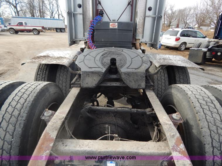 image for item G9355 1991 Freightliner FC70 Cargo semi truck