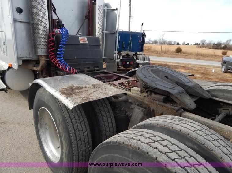 image for item G9355 1991 Freightliner FC70 Cargo semi truck