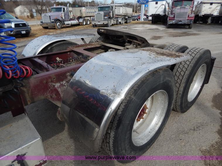 image for item G9355 1991 Freightliner FC70 Cargo semi truck