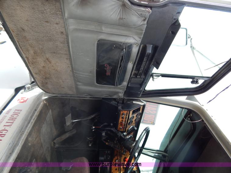 image for item G9355 1991 Freightliner FC70 Cargo semi truck