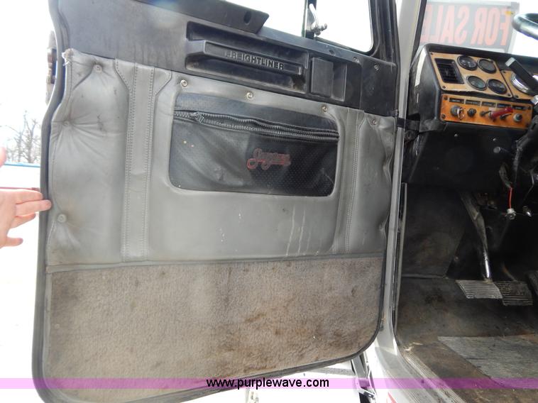 image for item G9355 1991 Freightliner FC70 Cargo semi truck