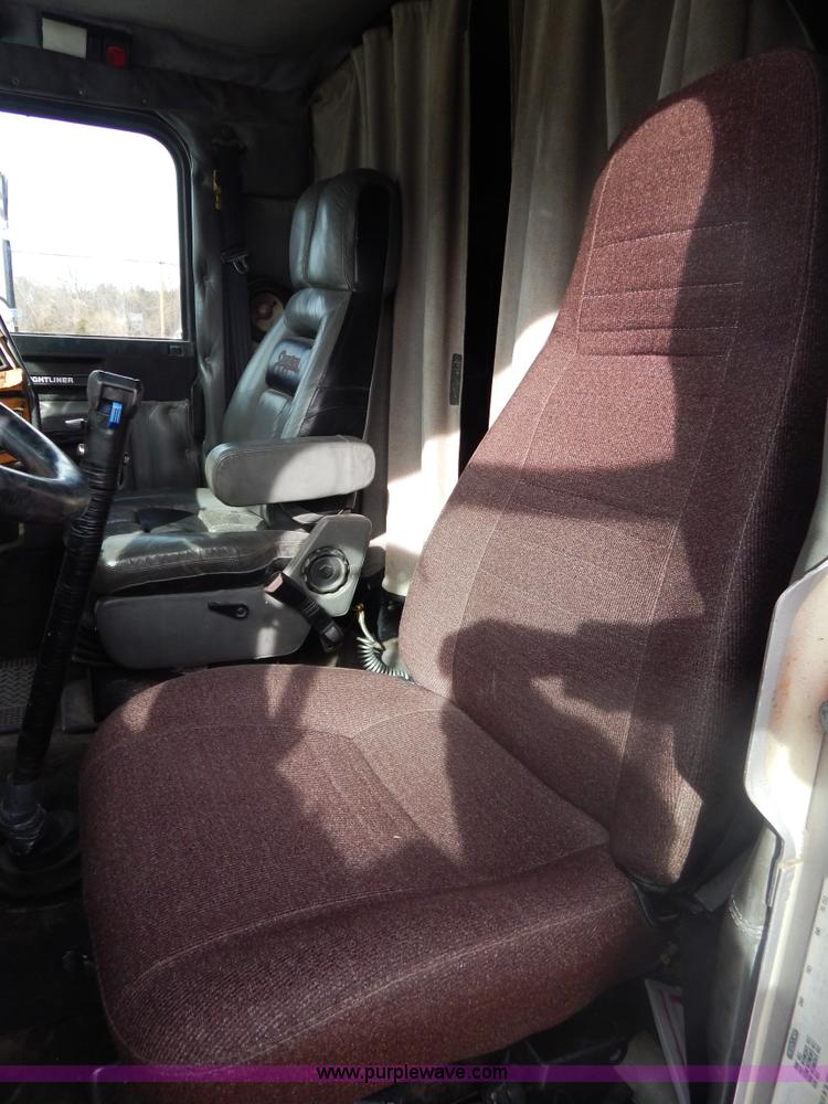 image for item G9355 1991 Freightliner FC70 Cargo semi truck