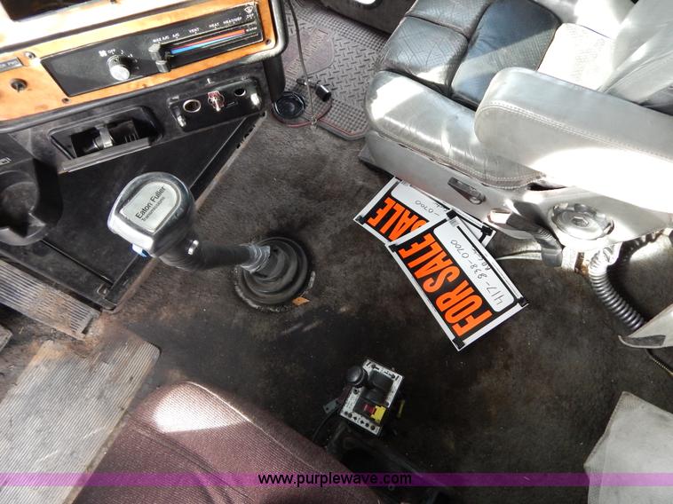 image for item G9355 1991 Freightliner FC70 Cargo semi truck