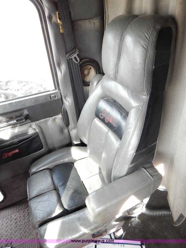 image for item G9355 1991 Freightliner FC70 Cargo semi truck