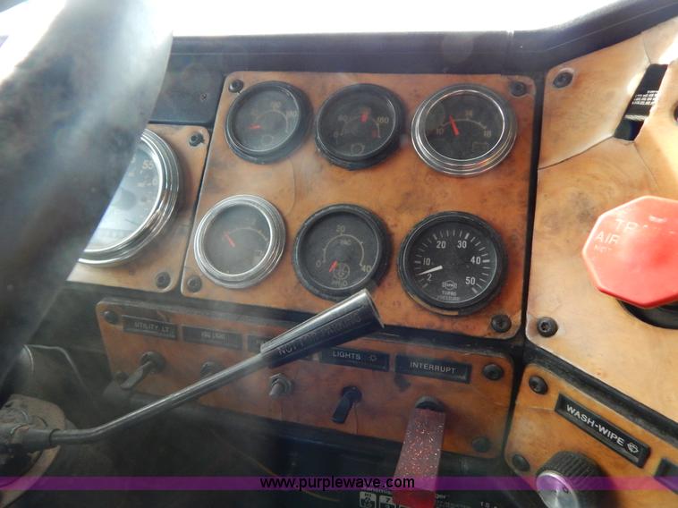 image for item G9355 1991 Freightliner FC70 Cargo semi truck