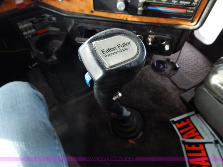 image for item G9355 1991 Freightliner FC70 Cargo semi truck