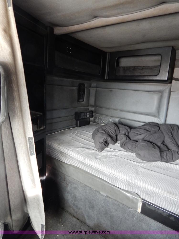 image for item G9355 1991 Freightliner FC70 Cargo semi truck