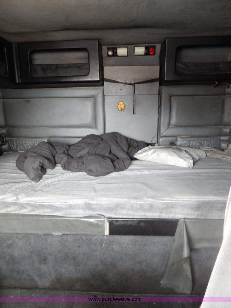 image for item G9355 1991 Freightliner FC70 Cargo semi truck