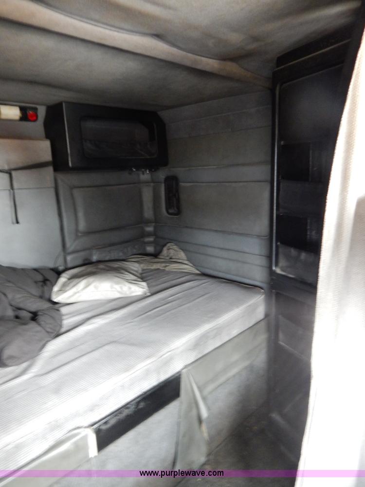 image for item G9355 1991 Freightliner FC70 Cargo semi truck