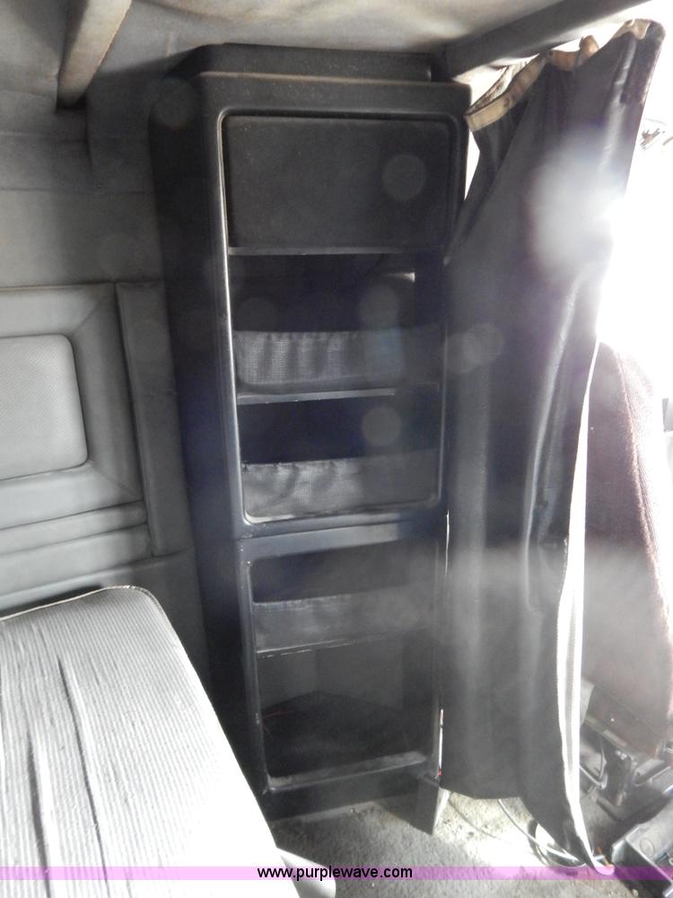 image for item G9355 1991 Freightliner FC70 Cargo semi truck