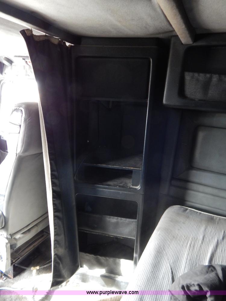 image for item G9355 1991 Freightliner FC70 Cargo semi truck