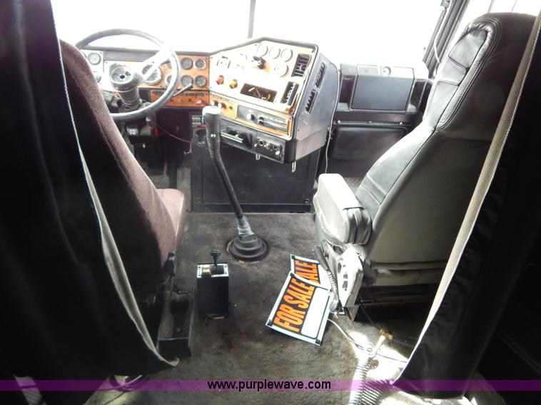 image for item G9355 1991 Freightliner FC70 Cargo semi truck