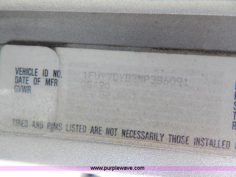 image for item G9355 1991 Freightliner FC70 Cargo semi truck