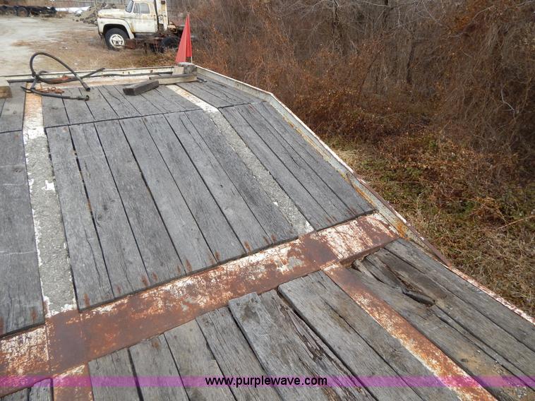 image for item G9360 1992 Trail King TK70RG-482 53' drop deck trailer