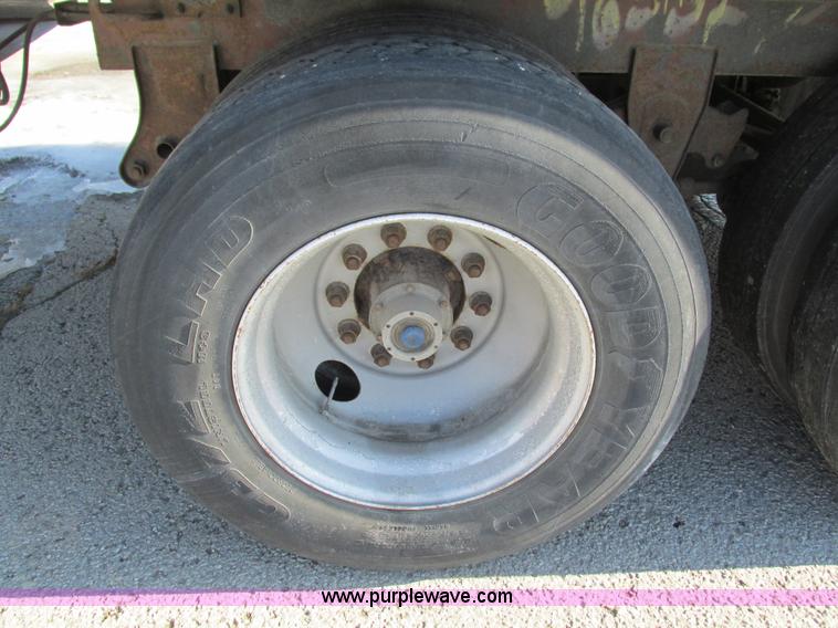 image for item G9364 1995 Stoughton 48' dry van trailer