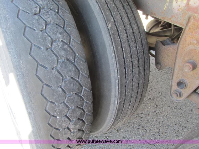 image for item G9364 1995 Stoughton 48' dry van trailer