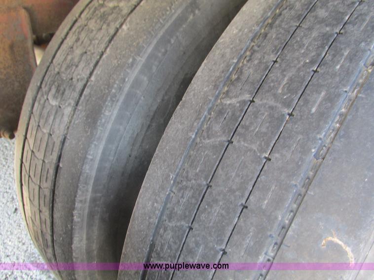 image for item G9364 1995 Stoughton 48' dry van trailer