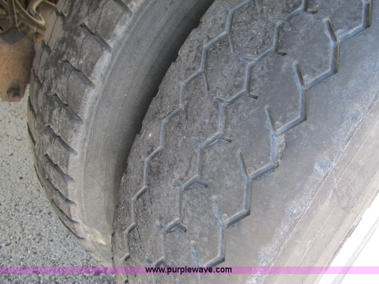 image for item G9364 1995 Stoughton 48' dry van trailer