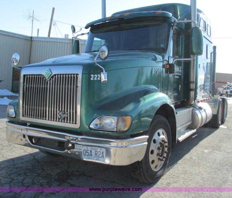 image for item G9365 2000 International 9400i semi truck