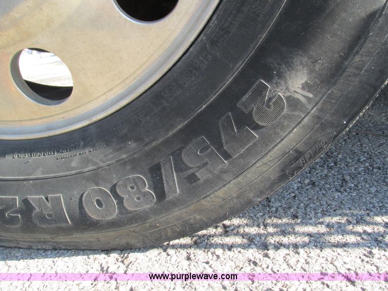 image for item G9365 2000 International 9400i semi truck