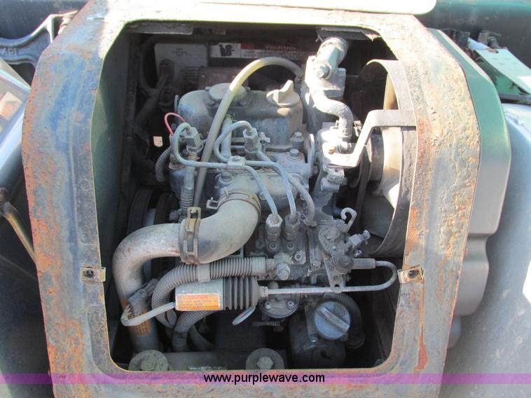 image for item G9365 2000 International 9400i semi truck