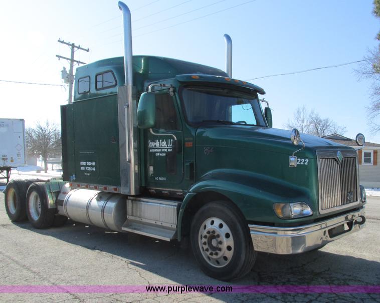 image for item G9365 2000 International 9400i semi truck