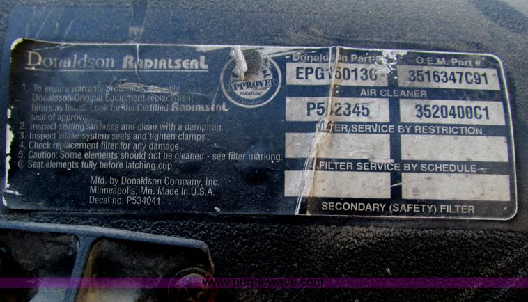 image for item G9365 2000 International 9400i semi truck