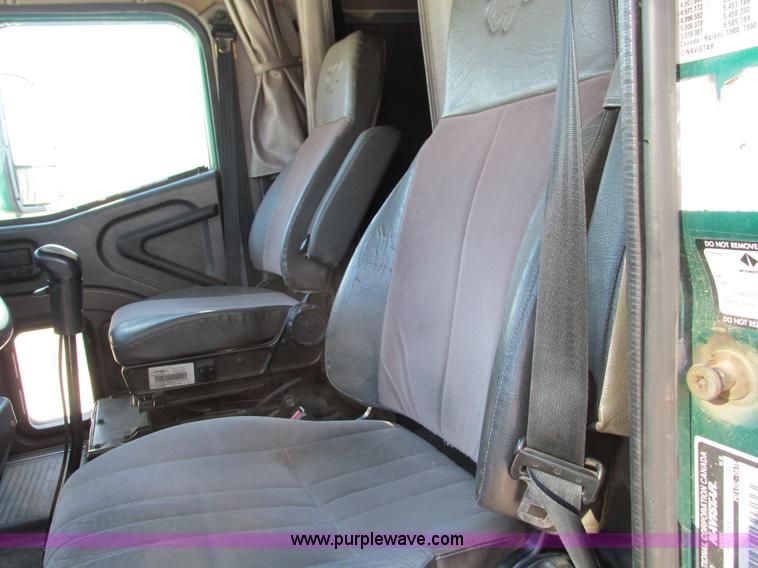 image for item G9365 2000 International 9400i semi truck