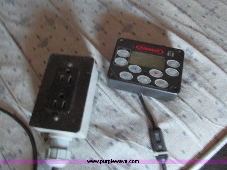 image for item G9365 2000 International 9400i semi truck