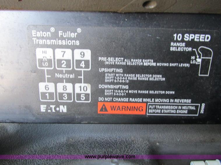 image for item G9365 2000 International 9400i semi truck