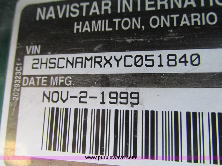 image for item G9365 2000 International 9400i semi truck