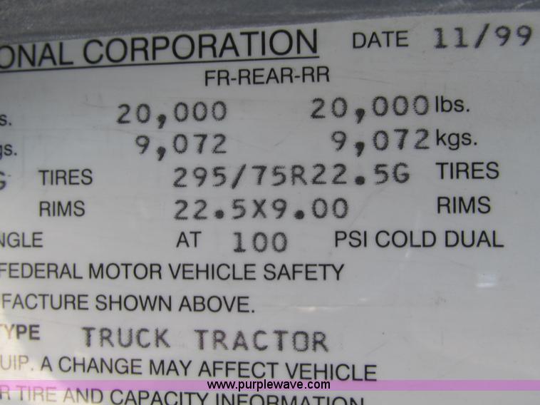 image for item G9365 2000 International 9400i semi truck