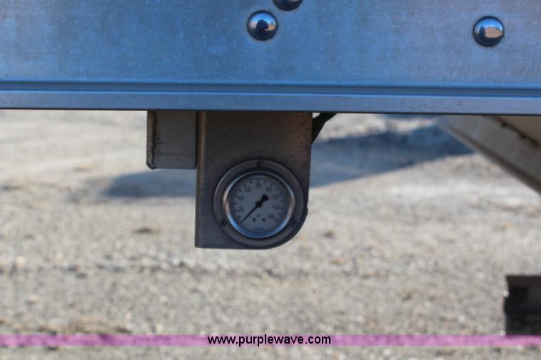 image for item H1391 2011 Wilson Commander DWH551CB grain trailer