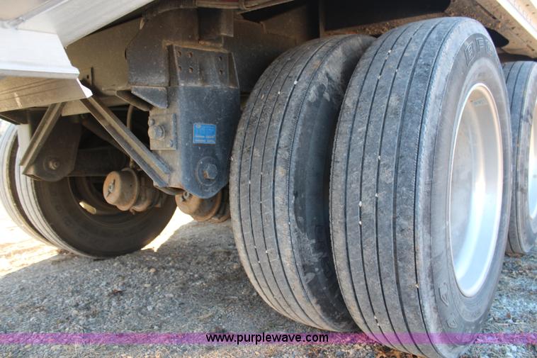 image for item H1391 2011 Wilson Commander DWH551CB grain trailer