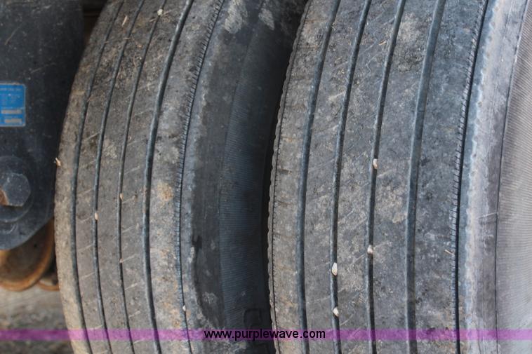 image for item H1391 2011 Wilson Commander DWH551CB grain trailer